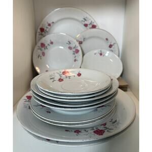 Northridge Fine Porcelain Victorian Rose 13pc Dinnerware Set